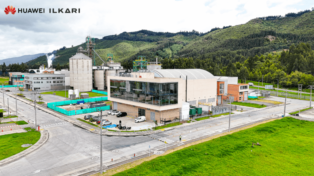 Photo showing the outside of the Ilkari Data Centre in Tocancipa Colombia with Huawei partner logo