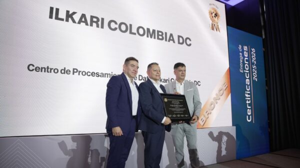 Eduardo Espinel, director del centro de datos en Colombia, recibe la certificación ICREA Nivel IV de Ilkari.